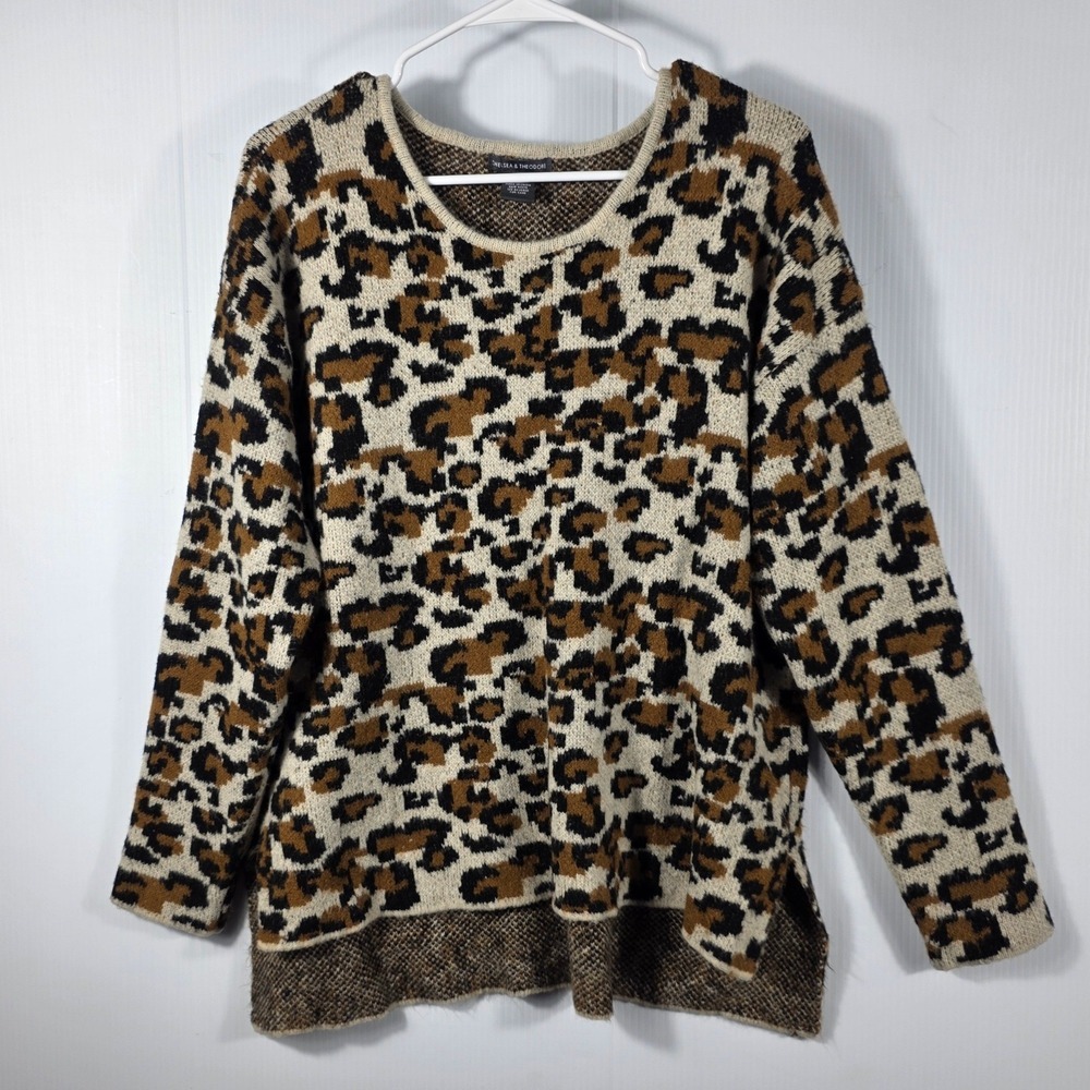 Chelsea & Theodore Leopard Print Crew Neck Sweater TanBlack Large L Animal Print